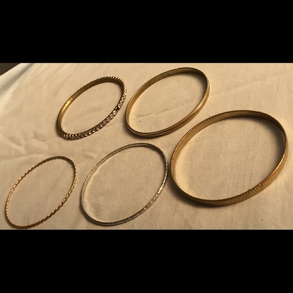 A Lovely mix of GoldTone and SilverTone Bangles — Set of 5
(Group #2) Box 3 - Picture 2 of 2